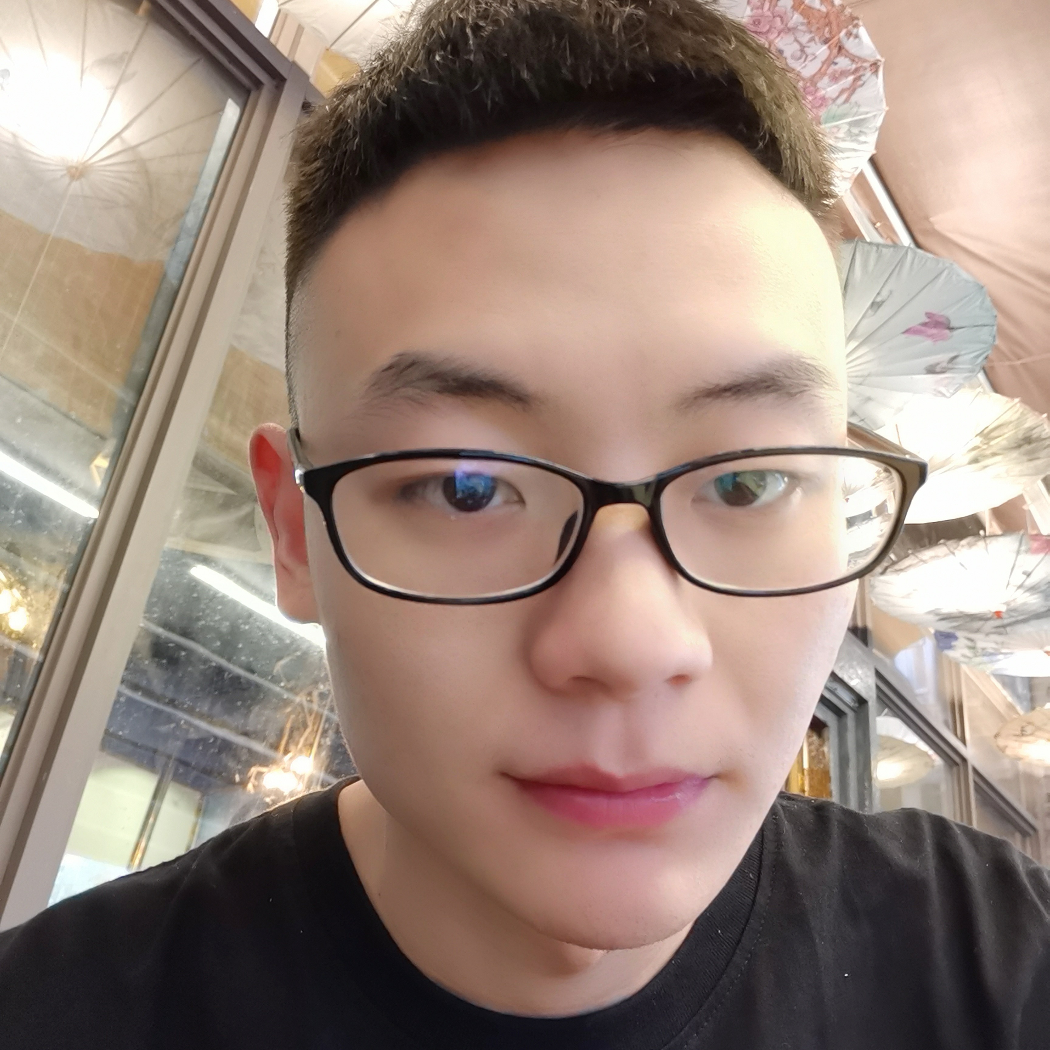 心酸中的微笑的照片