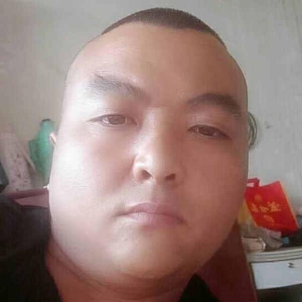 蝶舞蹙眉碧蓝的照片