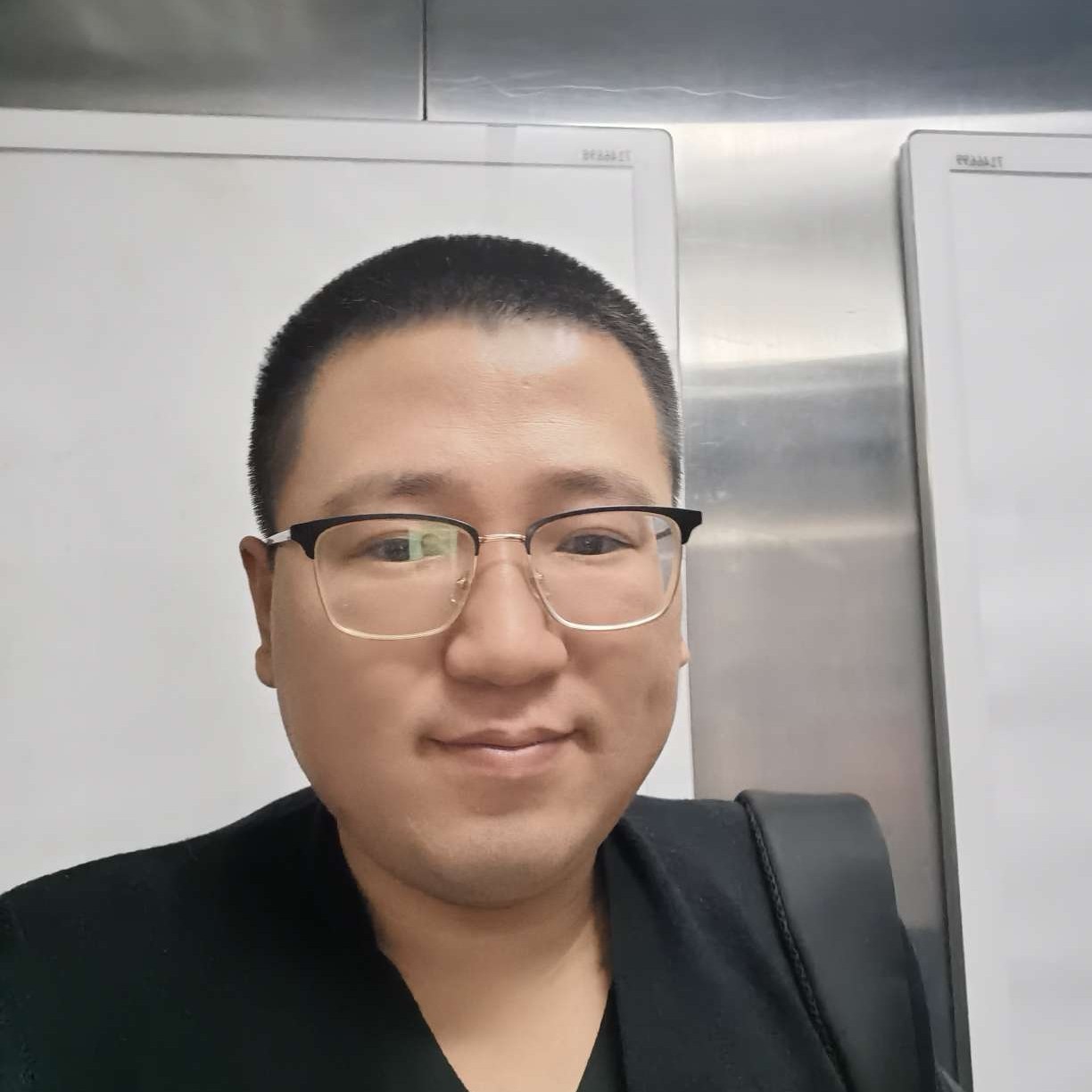 雪白漫步铃铛的照片