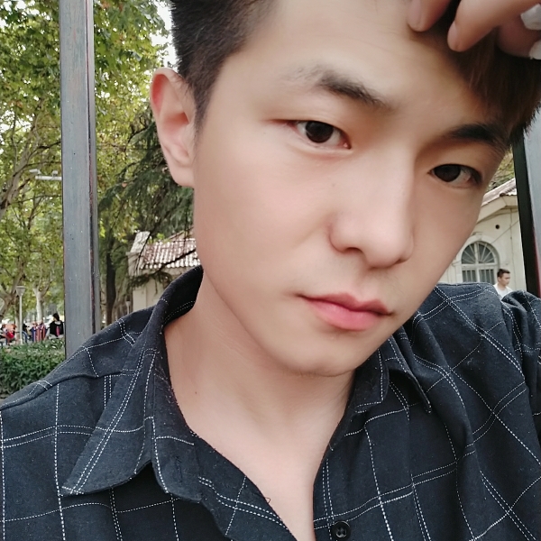 灼热还耳机的照片