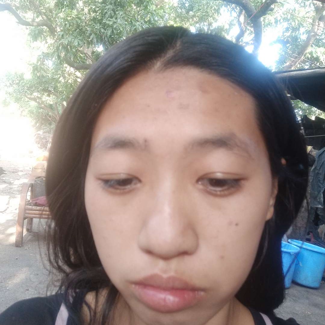 端庄向星月的照片