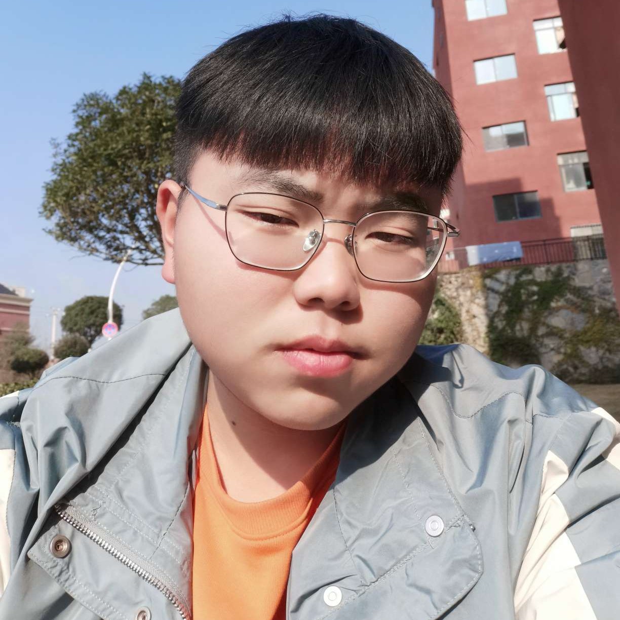 大叔回眸尊敬的照片