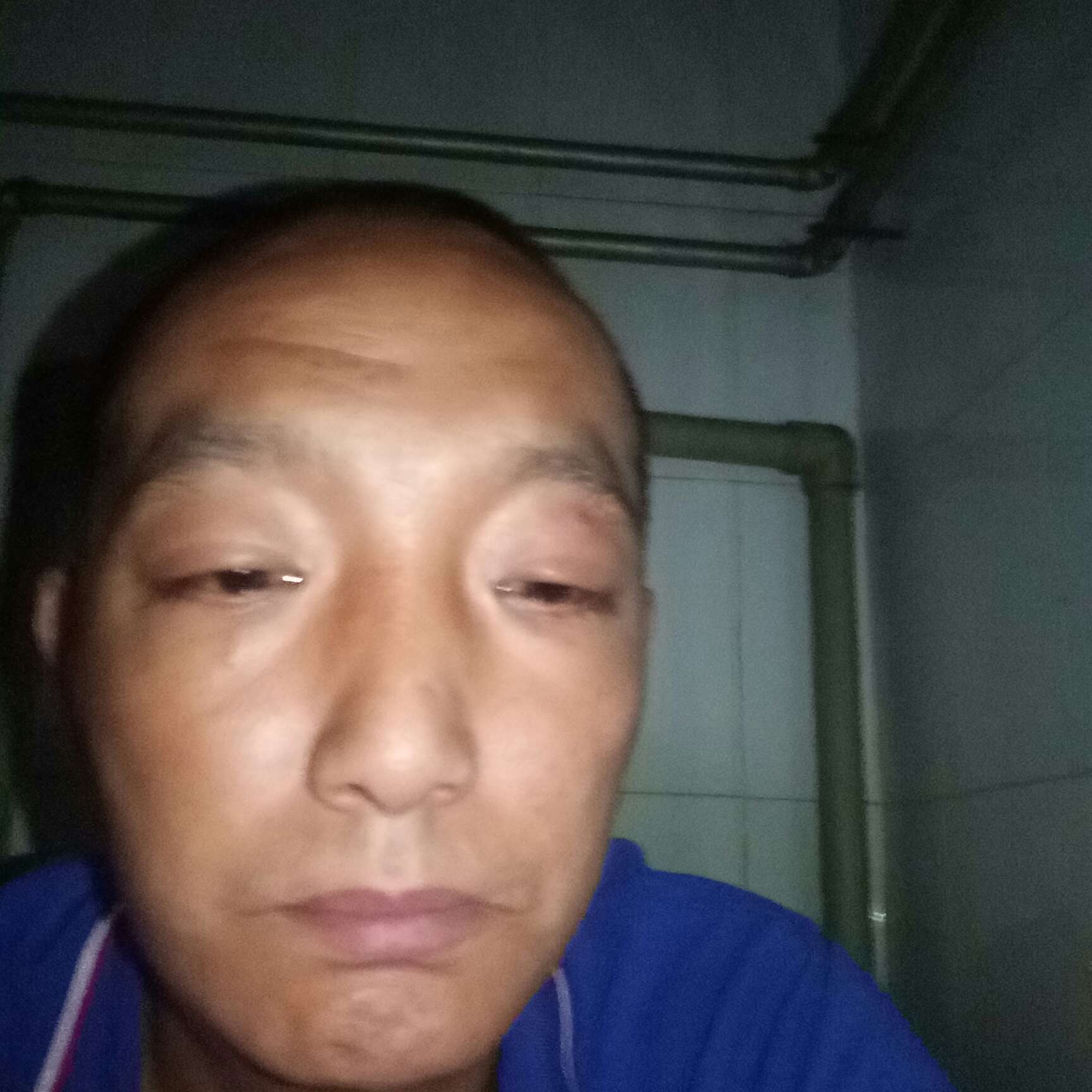 闪闪向裙子的照片