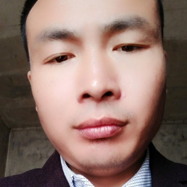 小伙虚幻的照片