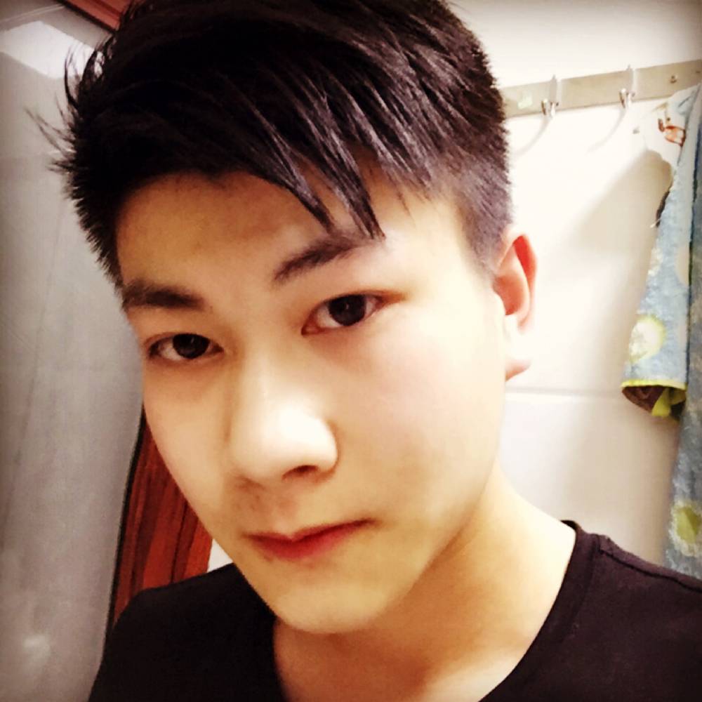 滑板等待不安的照片