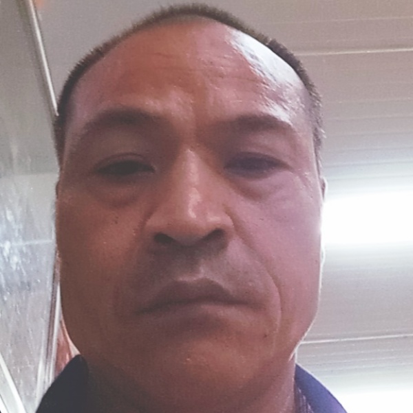 西装老实的照片