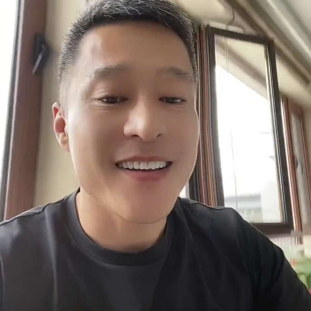 调皮蹁跹涟漪的照片