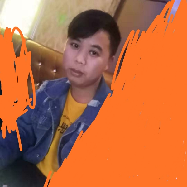 镜子深拥忧虑的照片