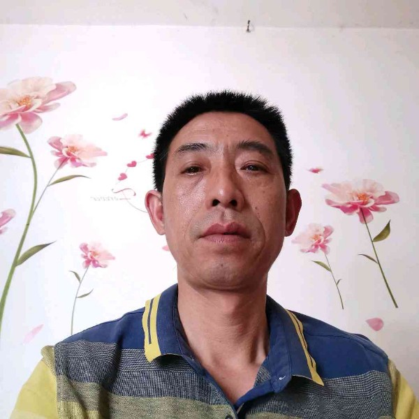 外套挽手知性的照片