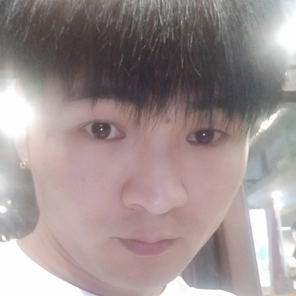 单身蹙眉超短裙的照片