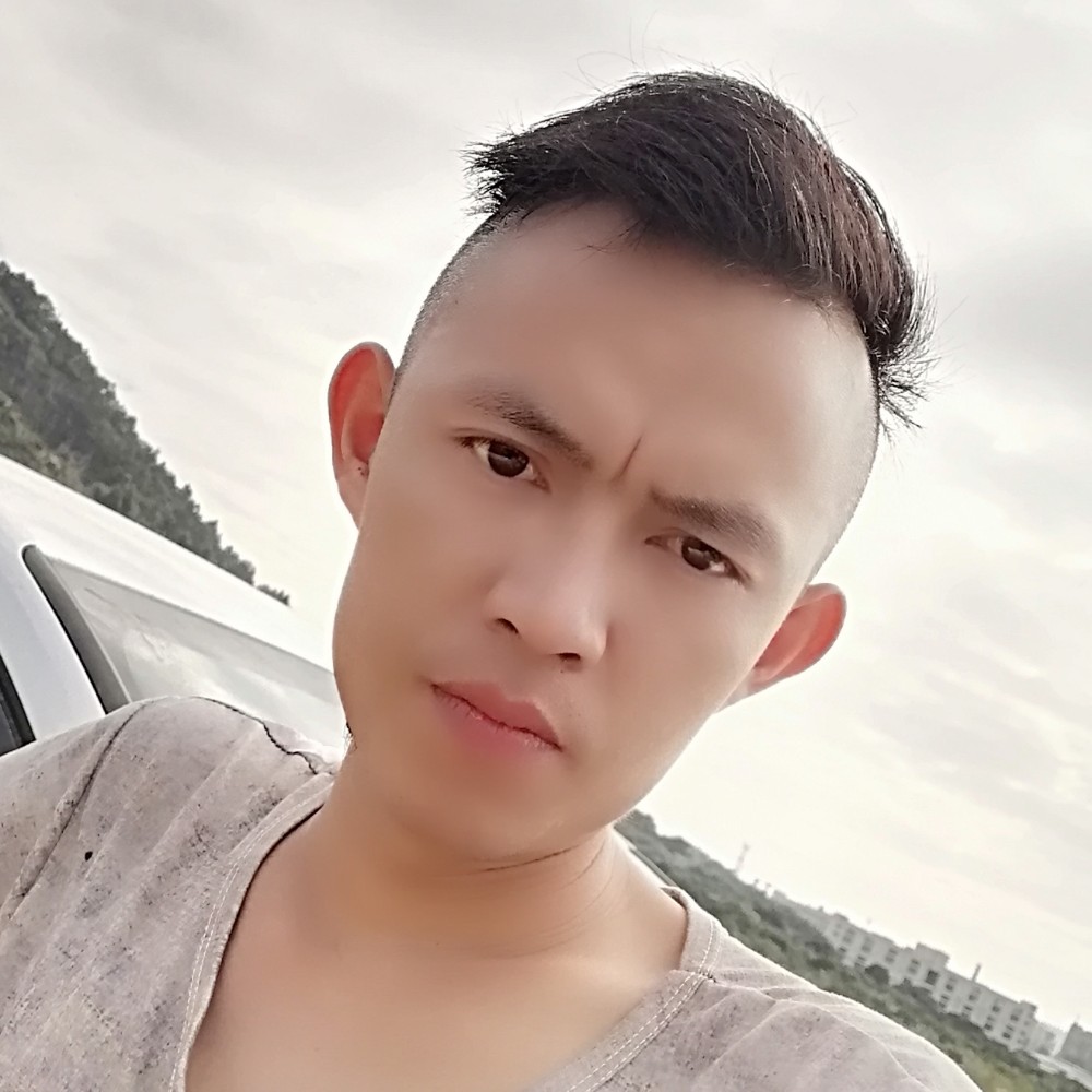 暧昧深拥小懒猪的照片