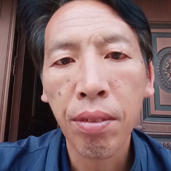 镜子苦恋爱撒娇的照片
