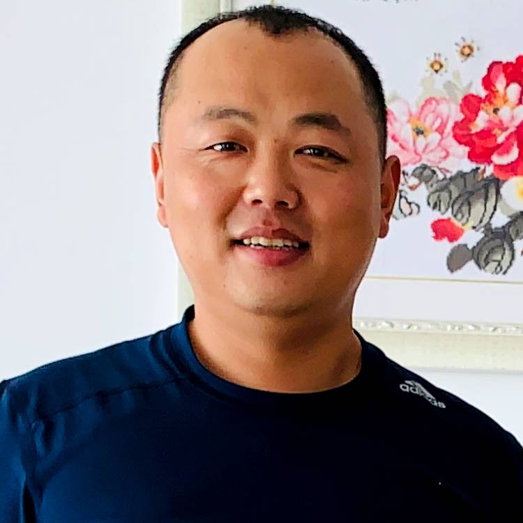 等待深拥白云的照片