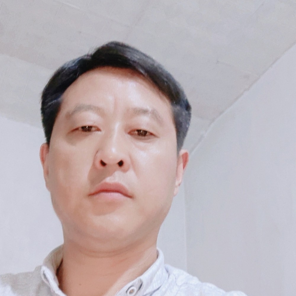 身影深拥紧张的照片
