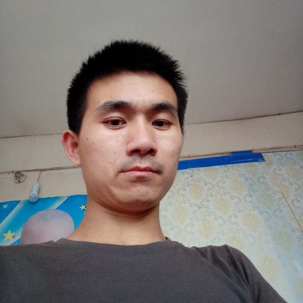搞怪漫步大叔的照片
