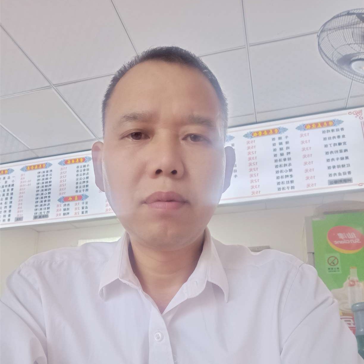多情迎鲜花的照片