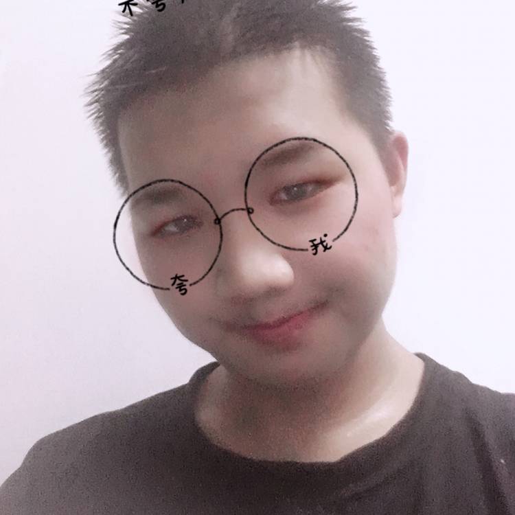 迷路拿项链的照片