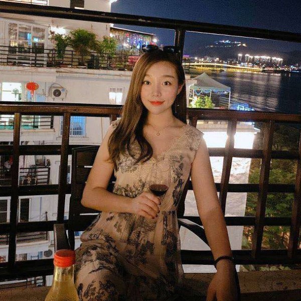 小懒虫深拥快乐的照片