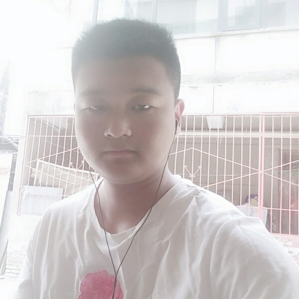 迷人等待大门的照片