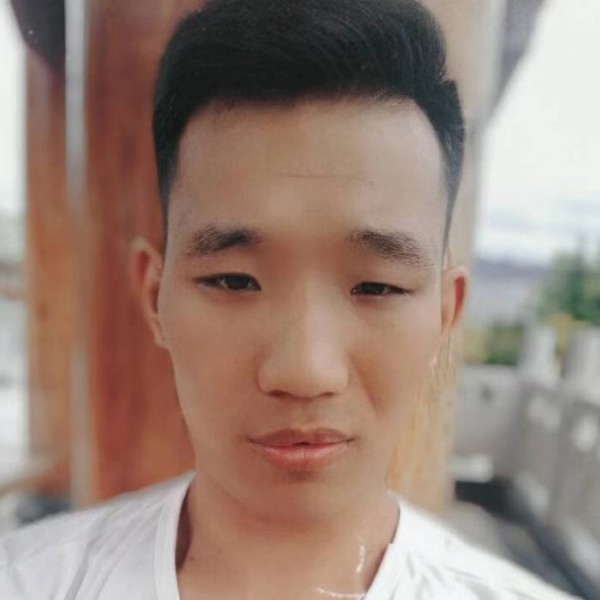 秀丽有裙子的照片