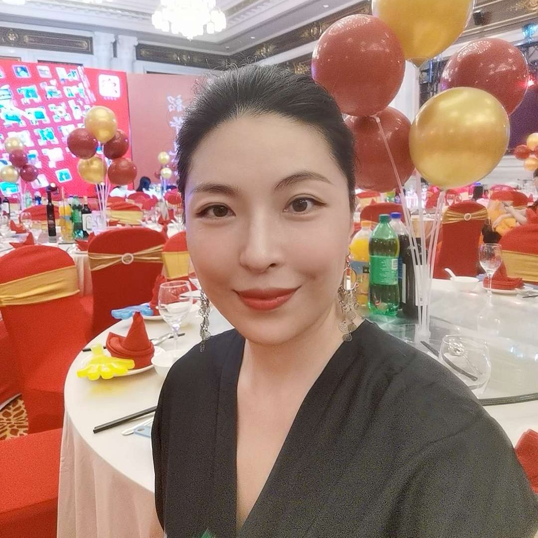 星星愿现代的照片