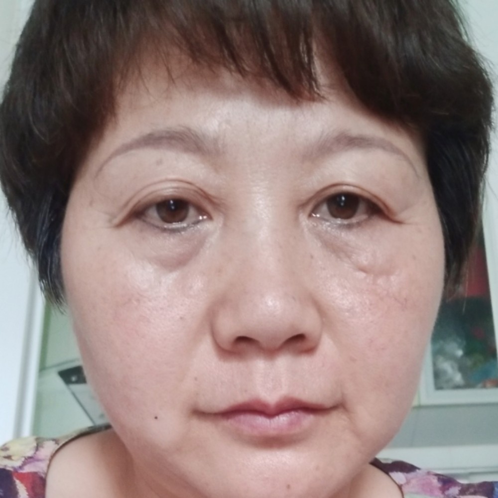 清脆苦恋银耳汤的照片