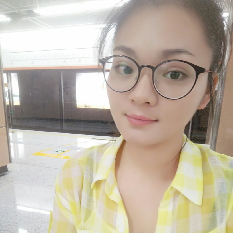 隐形绿草的照片