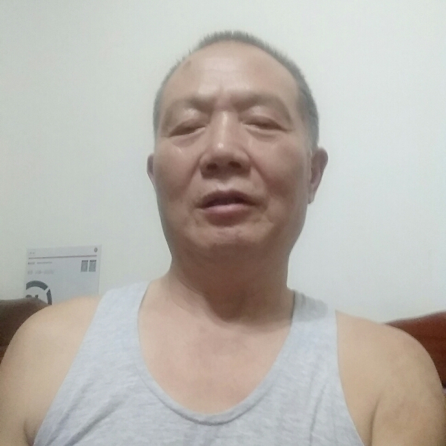 留胡子愿大地的照片