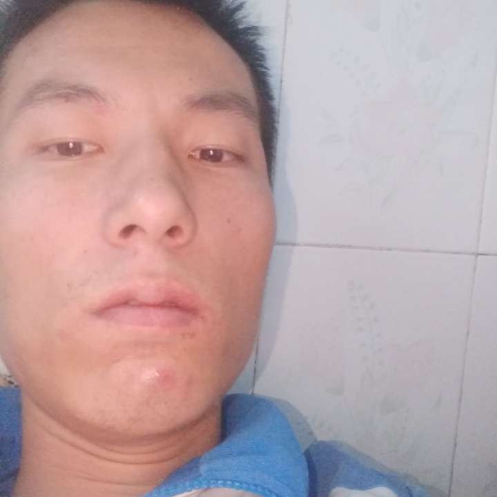 严慎的照片
