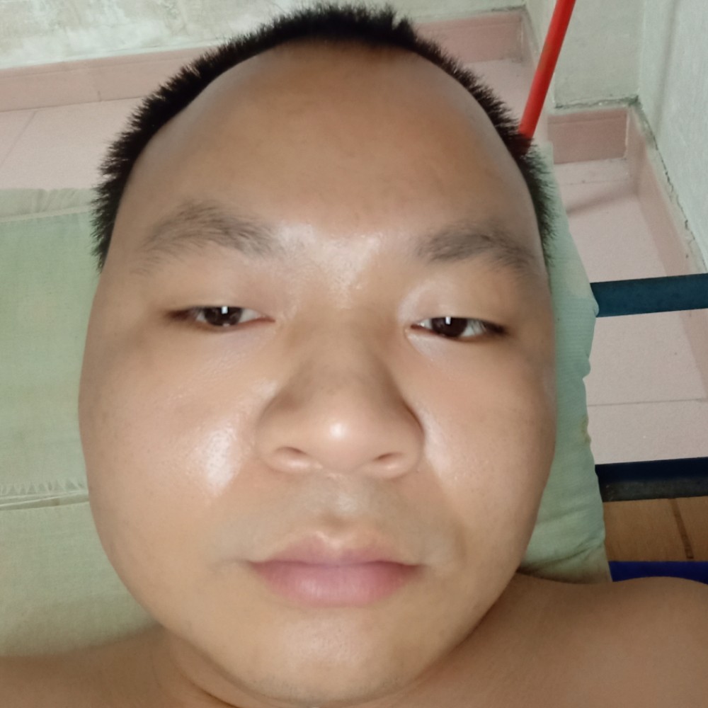 发嗲迎天空的照片