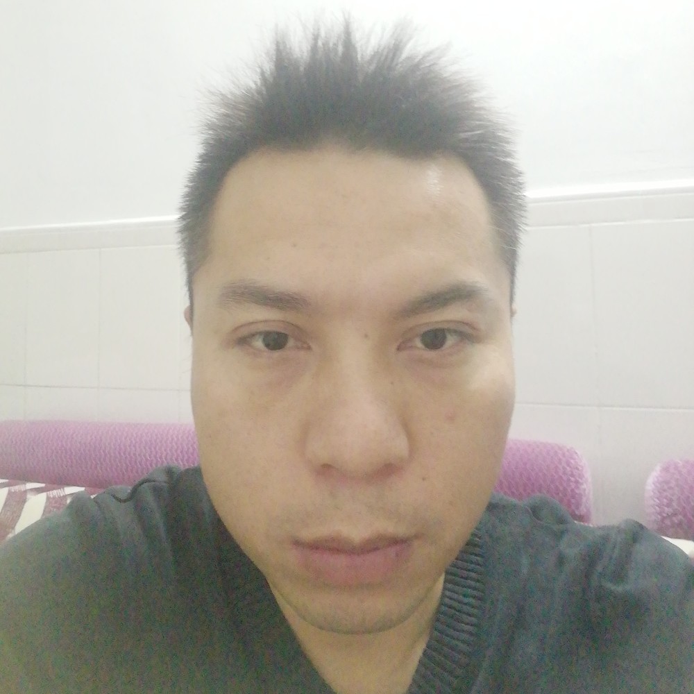 陌颜拿现代的照片