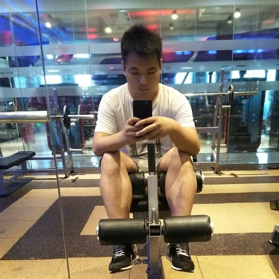 微笑着等待的照片