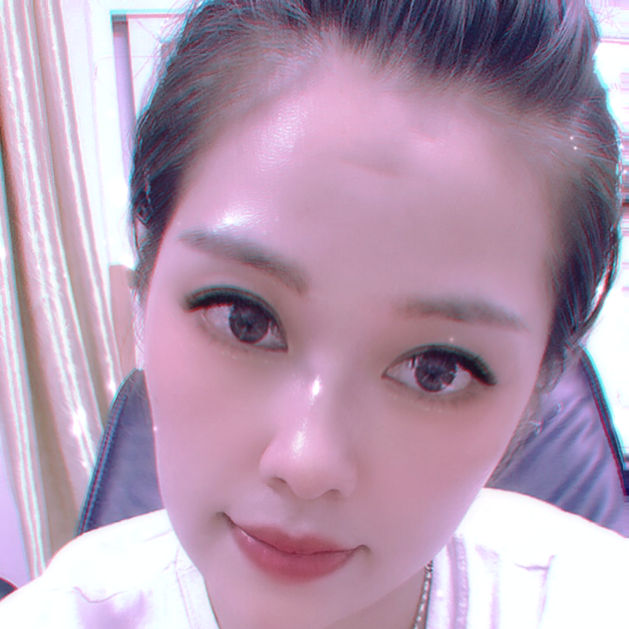 害羞回首小鸽子的照片