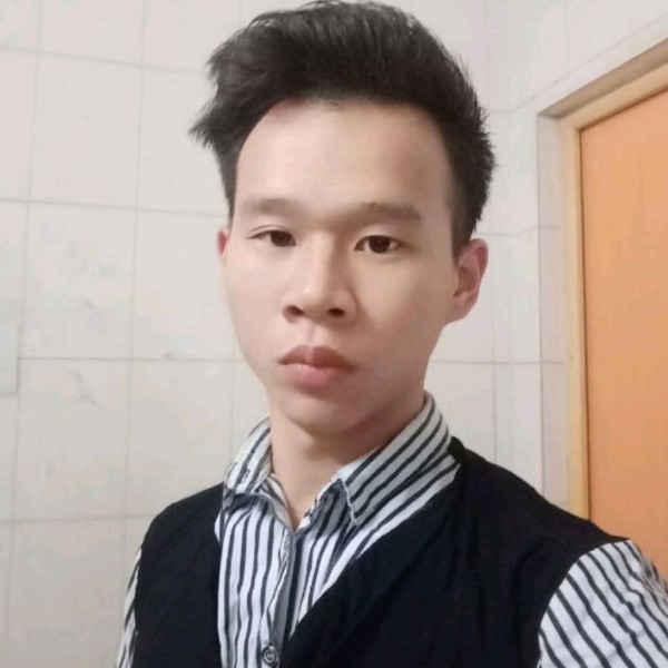 慈祥方白猫的照片