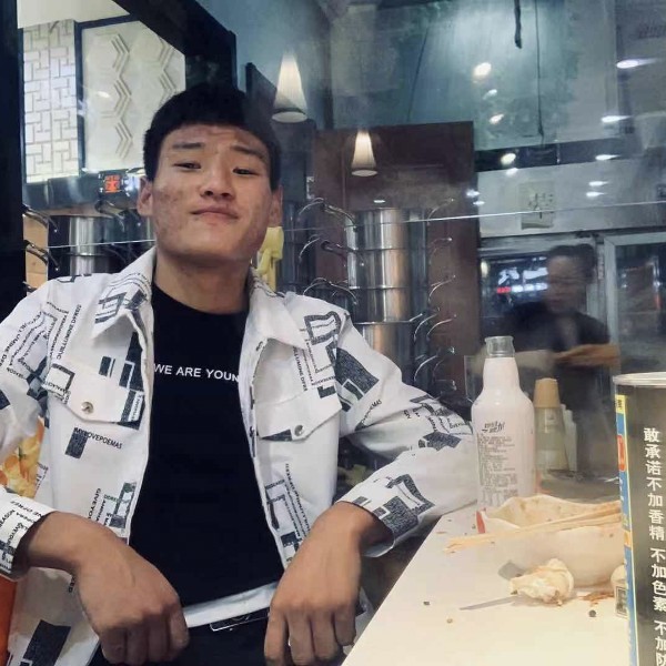 ks男孩的照片