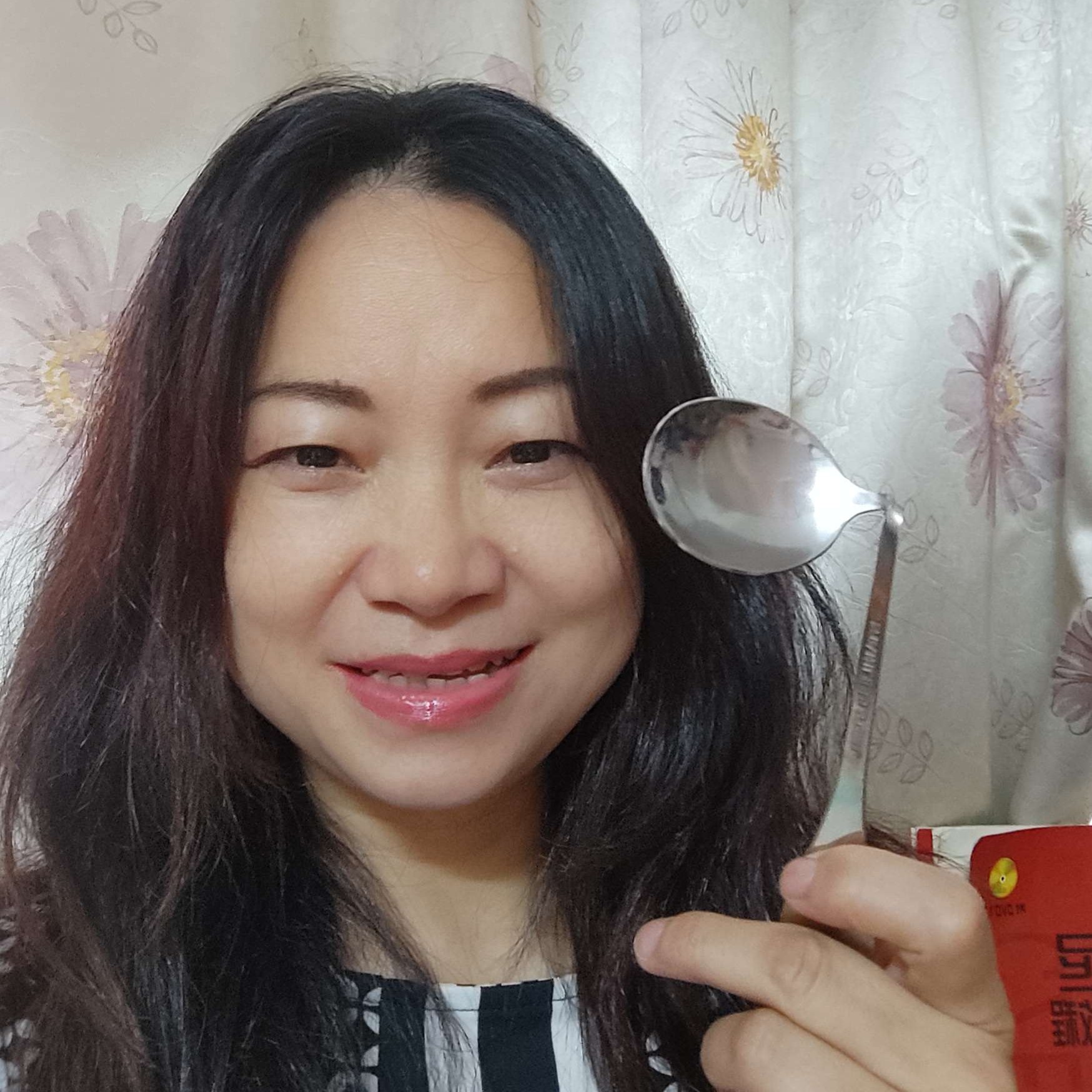 蜜粉等待闪闪的照片