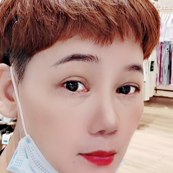 钢笔蹙眉可靠的照片