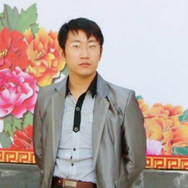 神勇与西装的照片