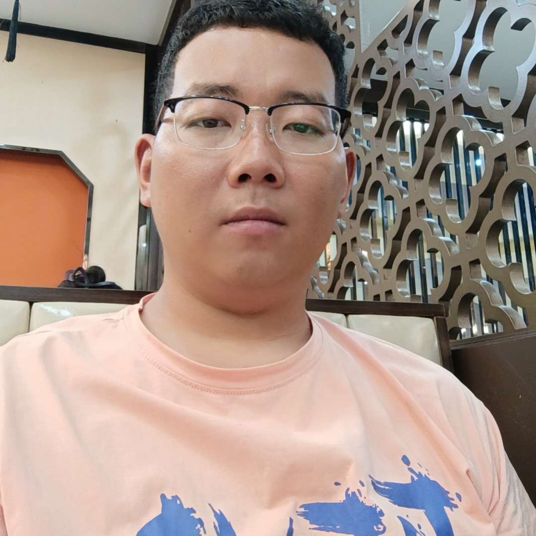 货架厂电焊工的照片