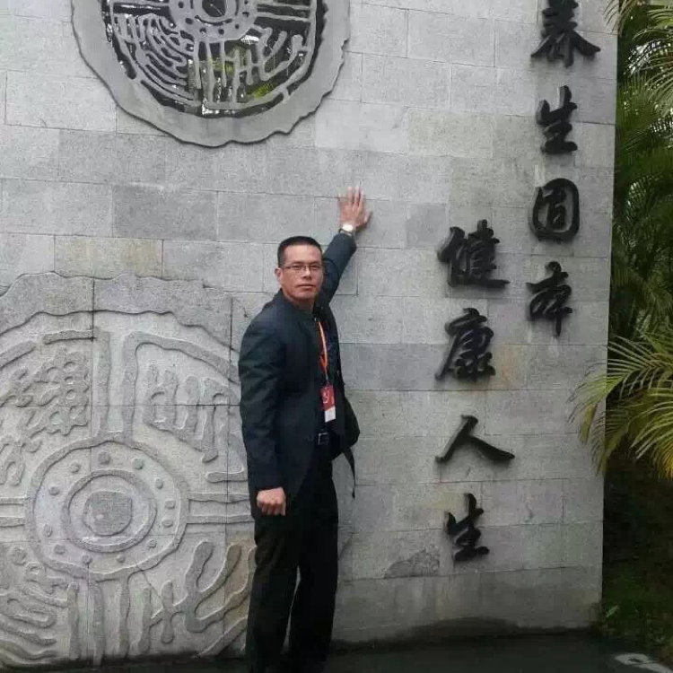 年轻回首女王的照片