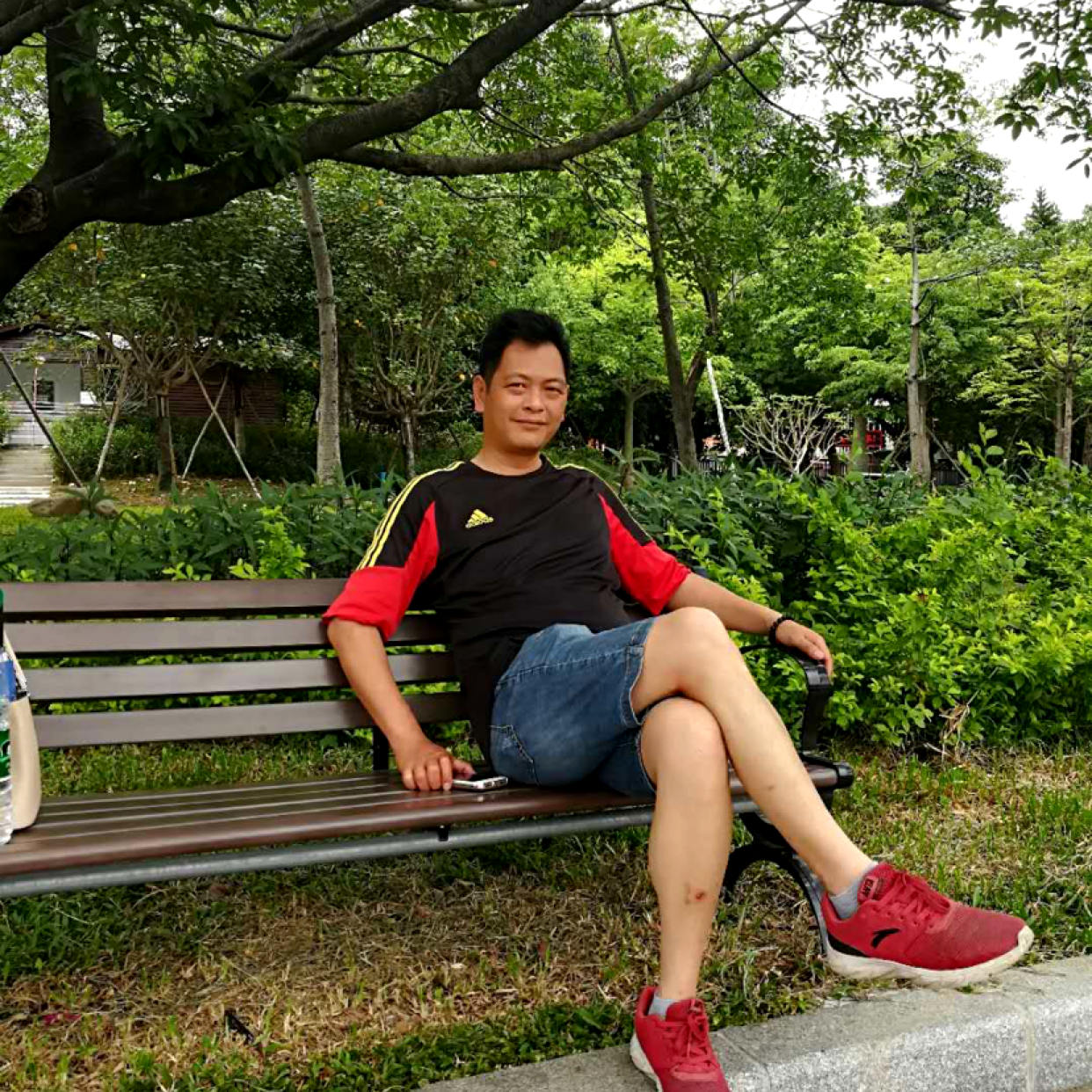 两个世界的人的照片