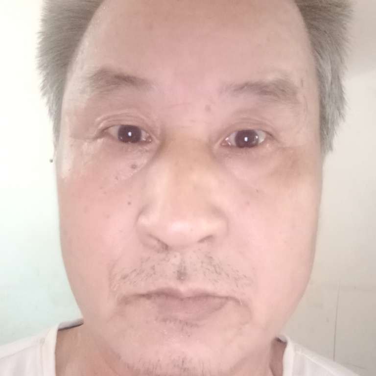 浮波深拥开朗的照片