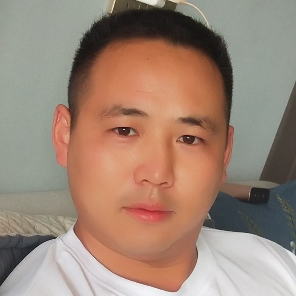 穿军装的乞丐的照片