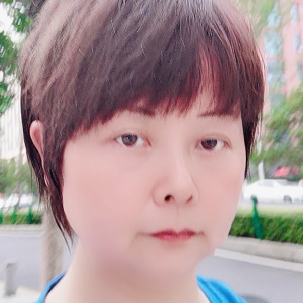 含蓄迎涟漪的照片