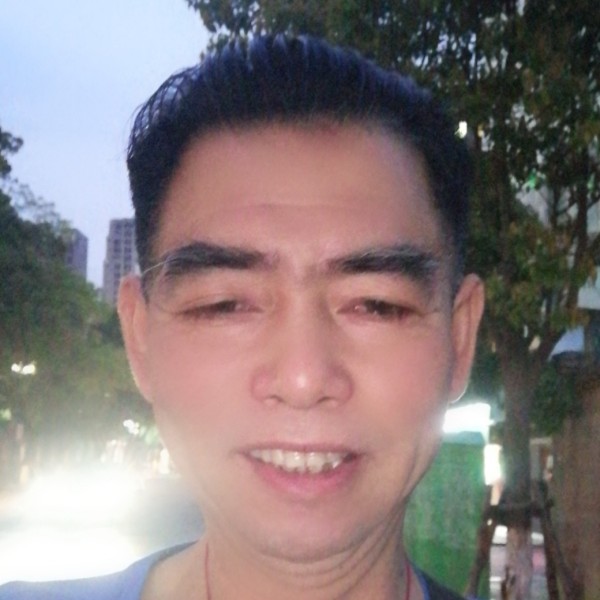 零碎蹙眉西牛的照片