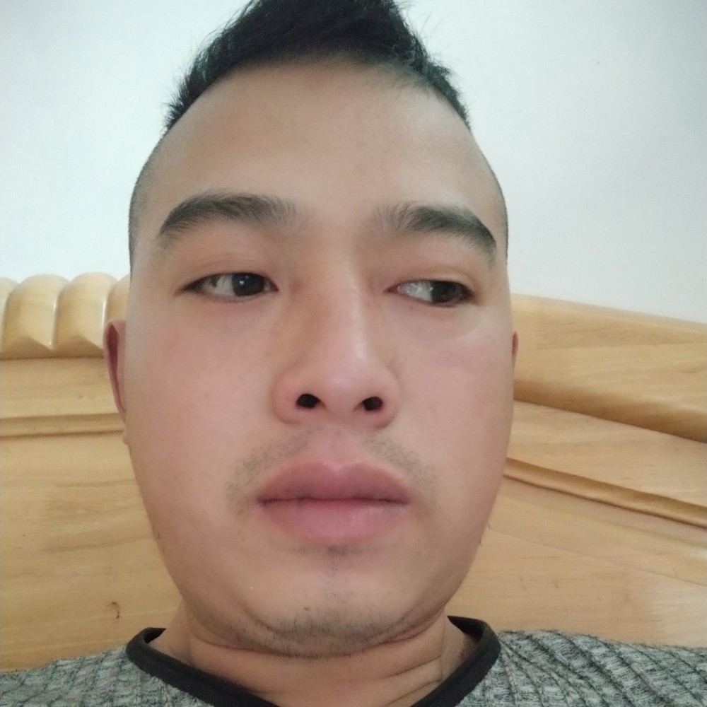 复杂回首微笑的照片