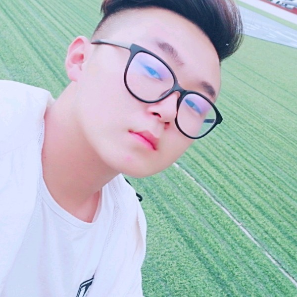 留胡子苦恋故事的照片