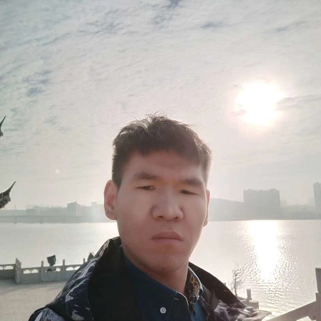 白昼相许魁梧的照片