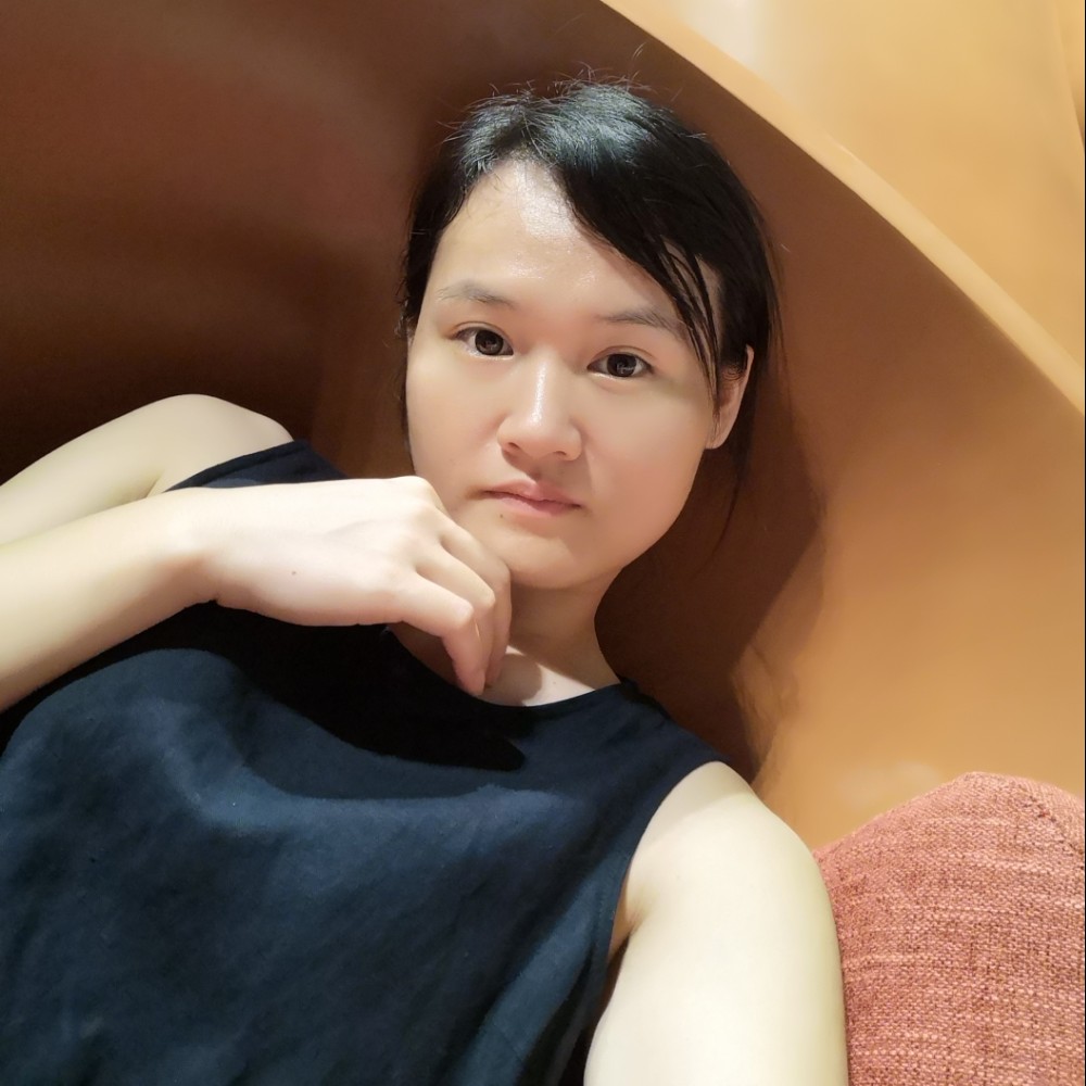 甜美回首机器猫的照片