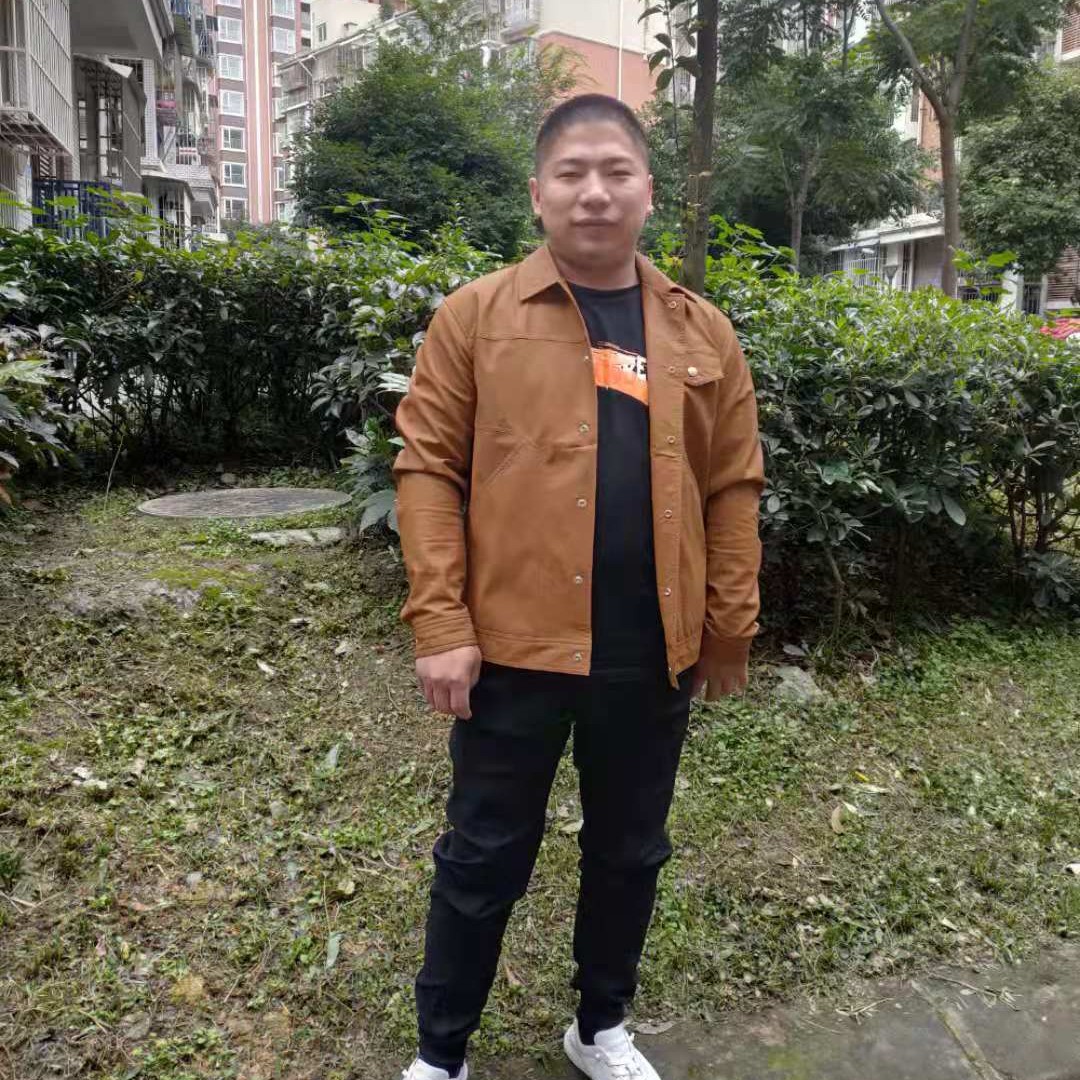 百褶裙的悲凉的照片